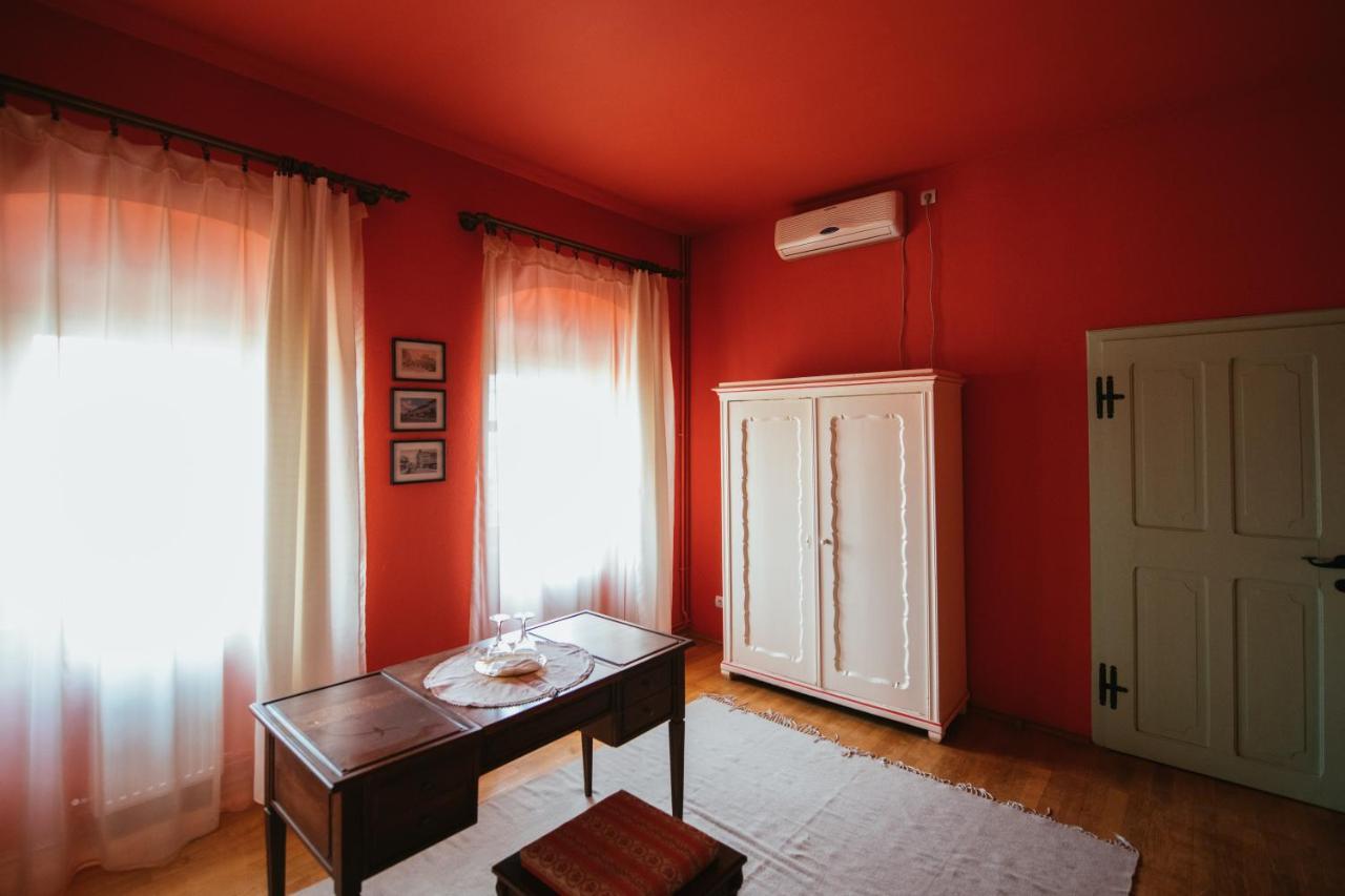Voeroes Guest House Tîrgu Secuiesc Buitenkant foto