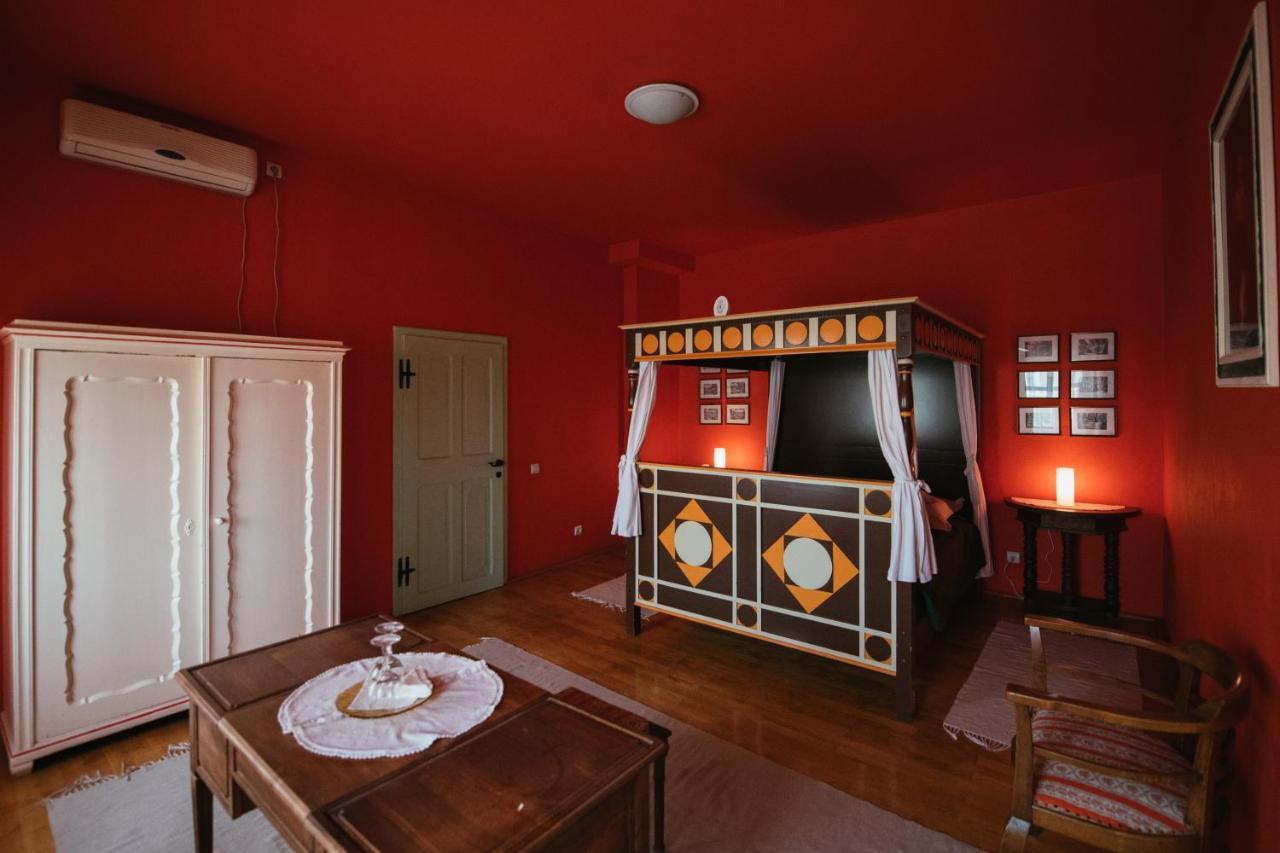 Voeroes Guest House Tîrgu Secuiesc Buitenkant foto