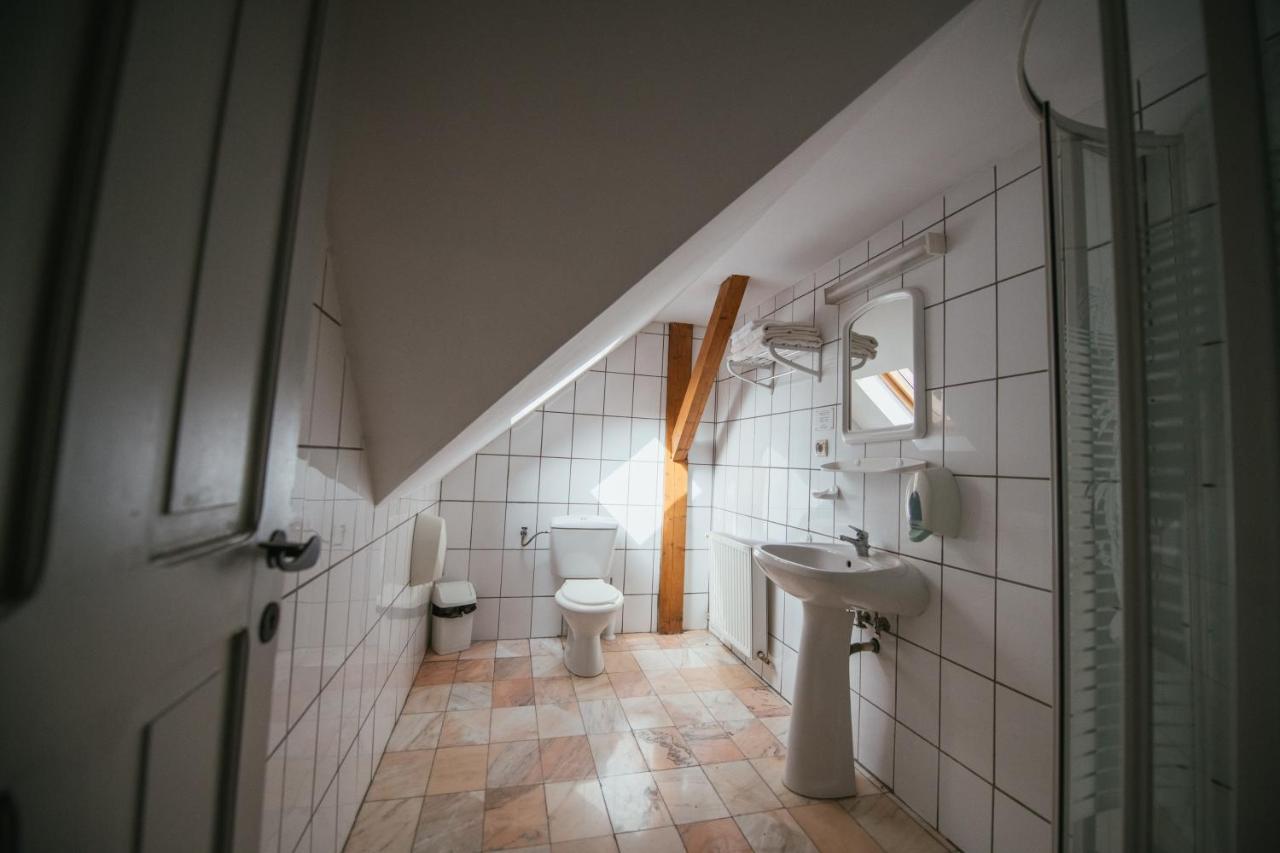 Voeroes Guest House Tîrgu Secuiesc Buitenkant foto