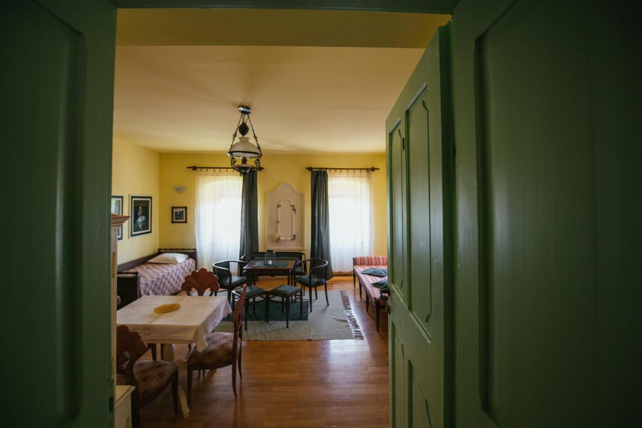 Voeroes Guest House Tîrgu Secuiesc Buitenkant foto