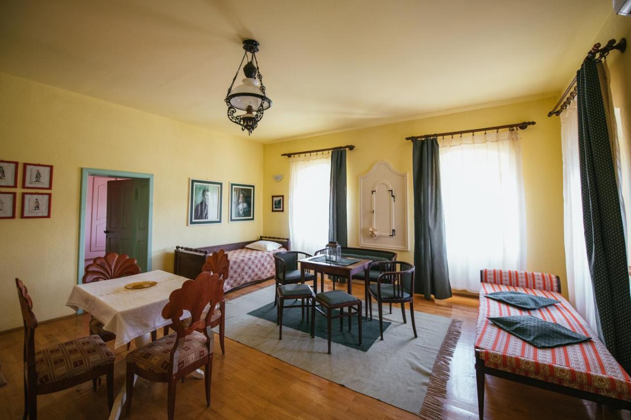 Voeroes Guest House Tîrgu Secuiesc Buitenkant foto