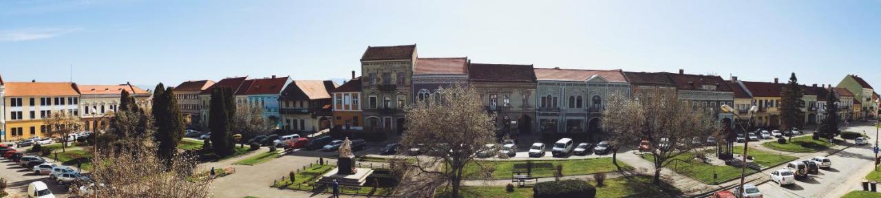 Voeroes Guest House Tîrgu Secuiesc Buitenkant foto