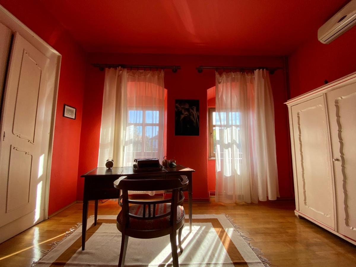 Voeroes Guest House Tîrgu Secuiesc Buitenkant foto