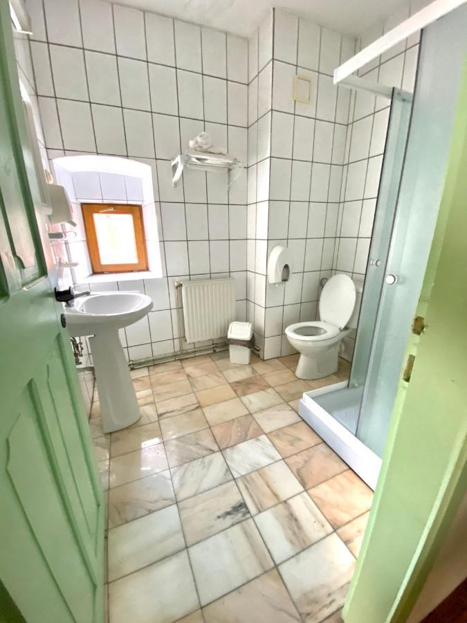 Voeroes Guest House Tîrgu Secuiesc Buitenkant foto